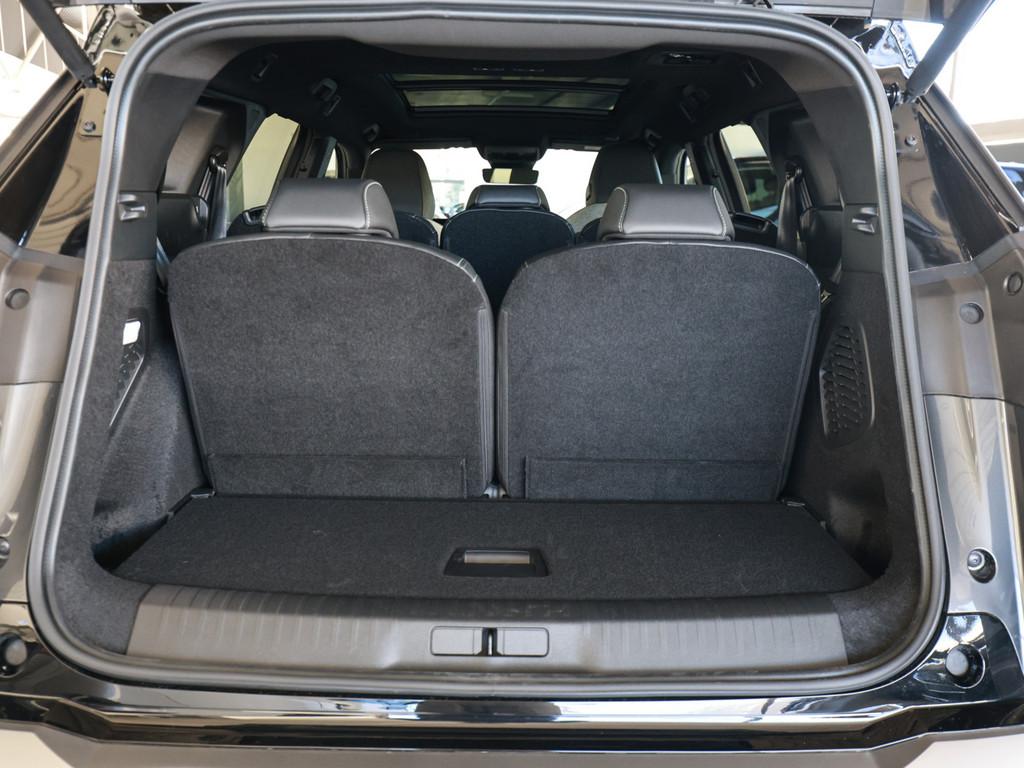 Bild 34 - e-5008 GT Exklusive Dual-Elektromotor 325 AWD