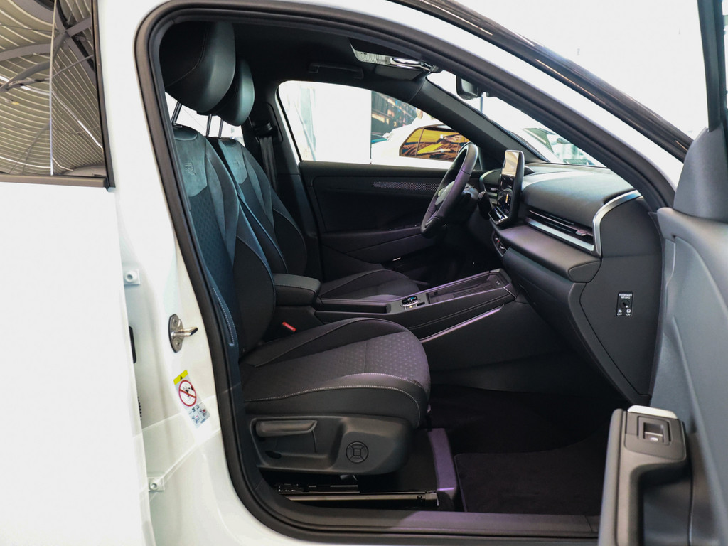 Bild 2 - T-Roc R-Line 1.5 eTSI DSG