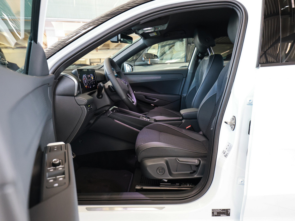 Bild 10 - T-Roc R-Line 1.5 eTSI DSG