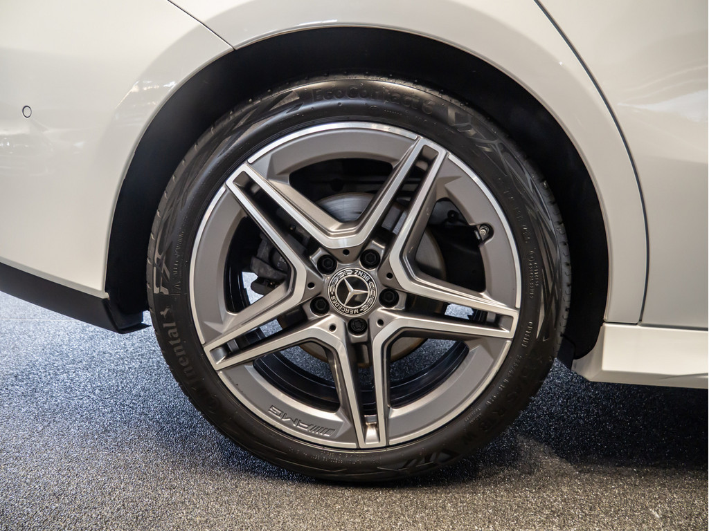 Bild 8 - CLA 220 SB d AMG Sport Advanced + 