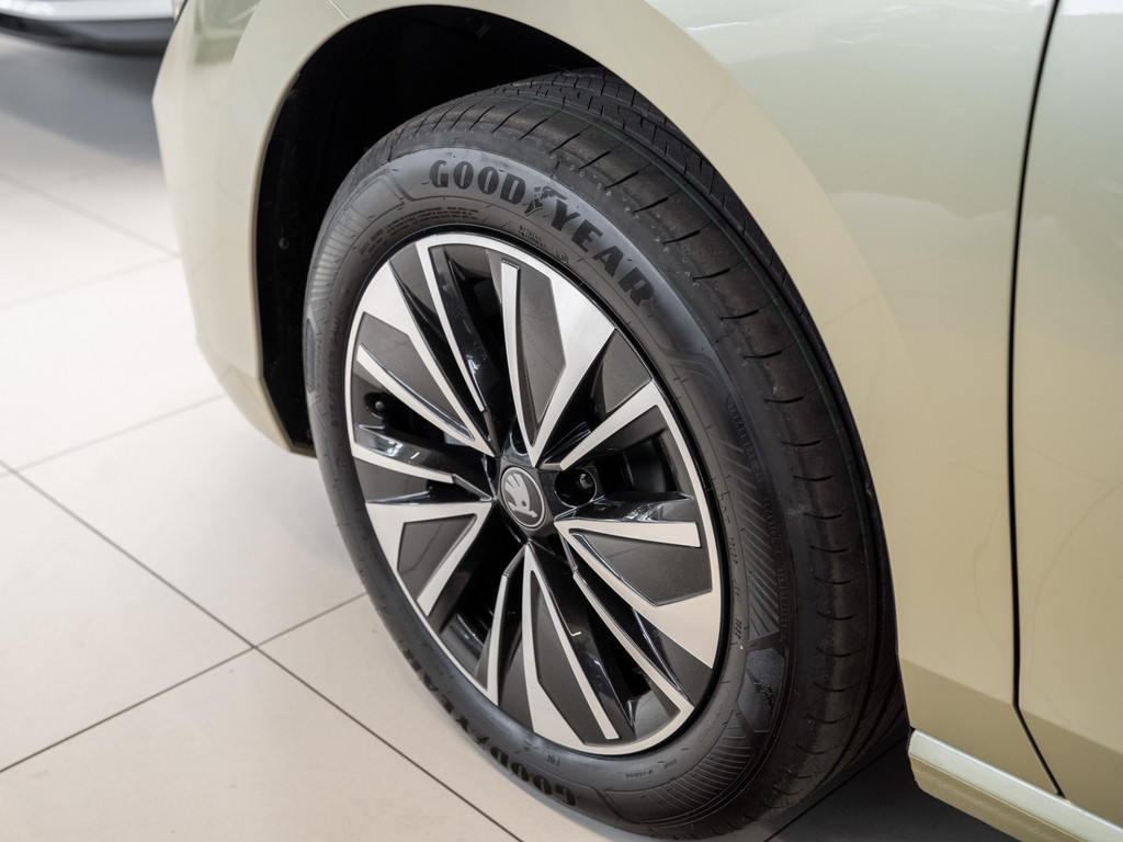Bild 8 - Superb Combi Selection 2.0 TDI DSG AHK Kam. LM