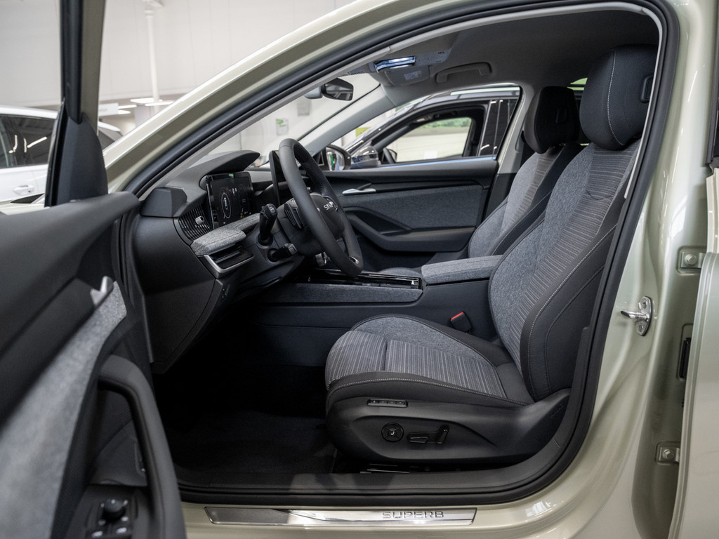 Bild 9 - Superb Combi Selection 2.0 TDI DSG AHK Kam. LM