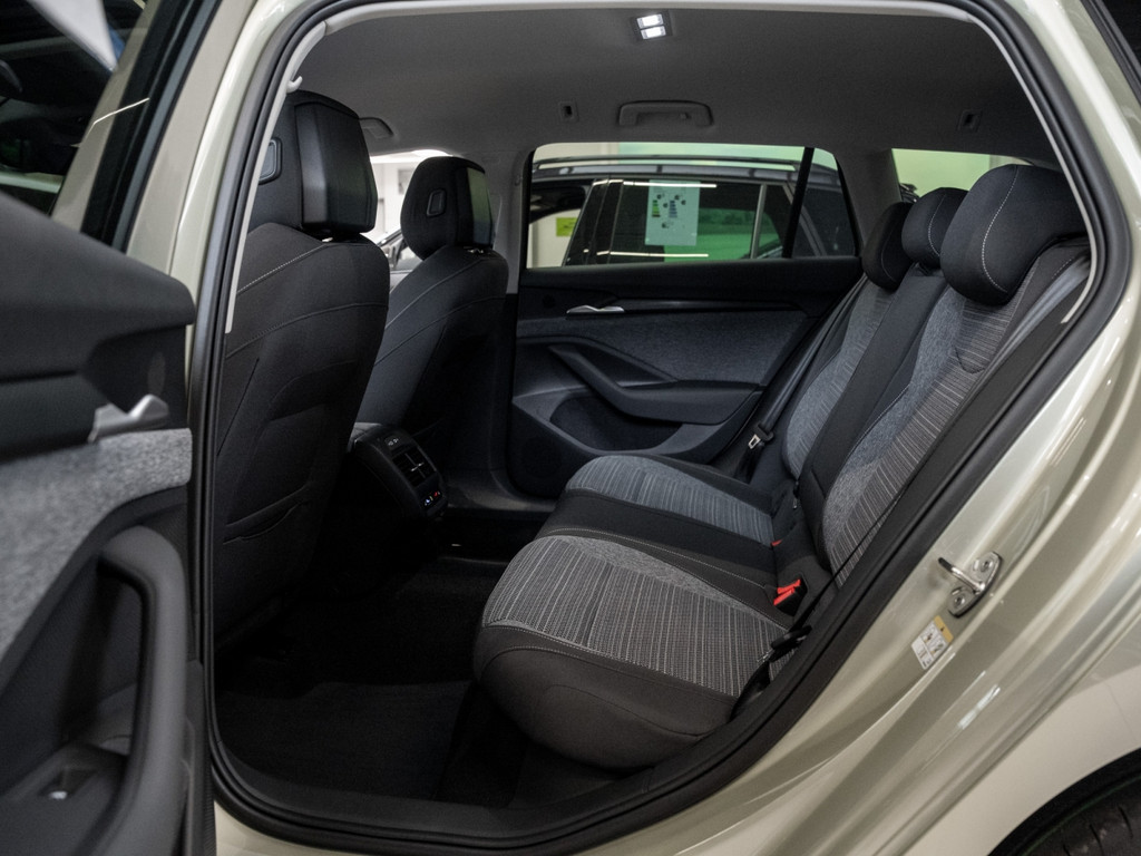Bild 10 - Superb Combi Selection 2.0 TDI DSG AHK Kam. LM