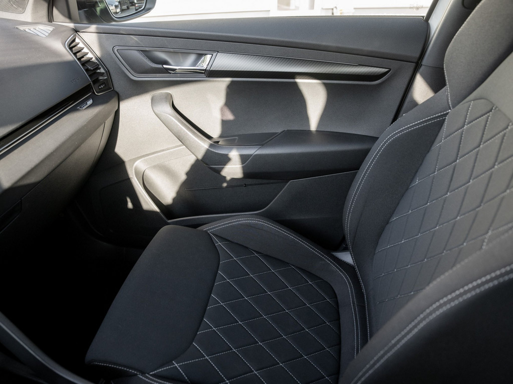 Bild 25 - KAROQ SPORTLINE 2.0 TDI DSG 4X4 Kam. Navi ACC
