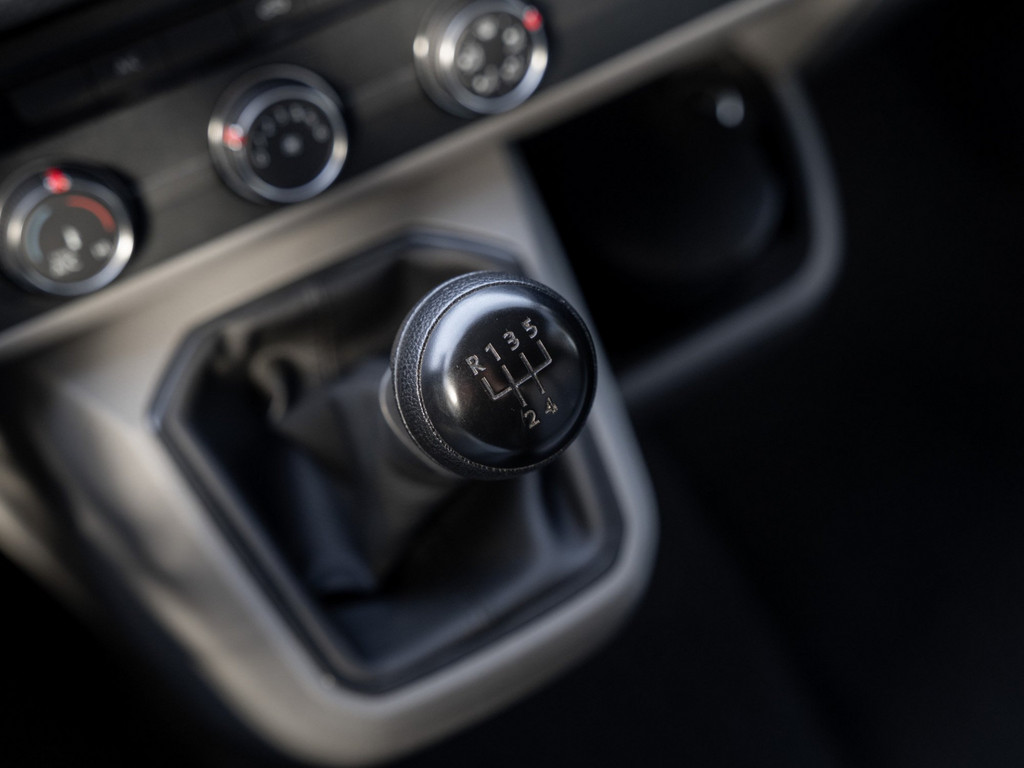 Bild 16 - T6.1 Kasten KR 2.0TDI AHK + KLIMA + PDC + HECKFL AHK