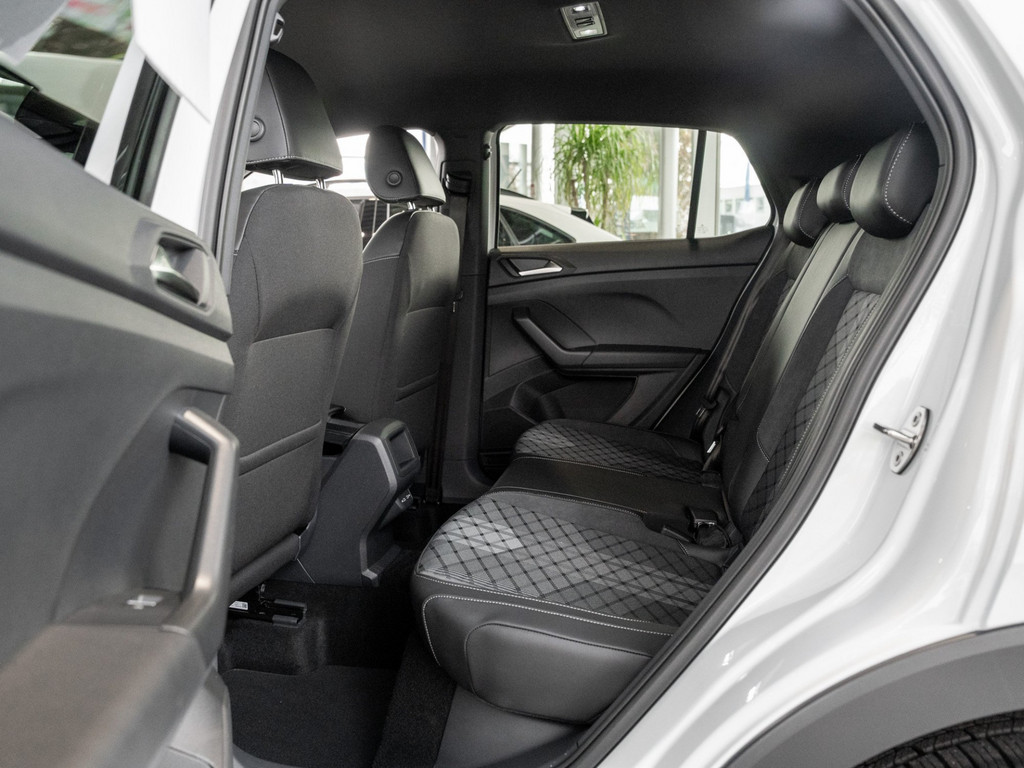Bild 9 - T-Cross R-Line 1.0 l R-Line IQLight Kam. Navi