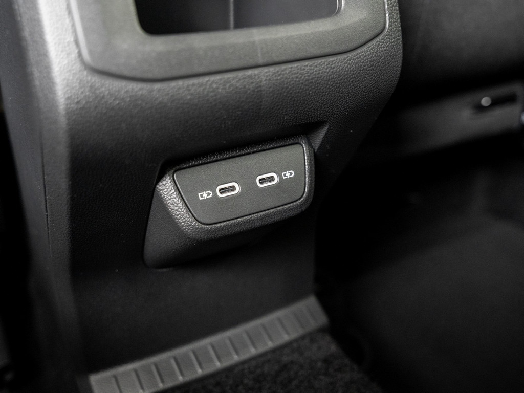 Bild 10 - T-Cross R-Line 1.0 l R-Line IQLight Kam. Navi