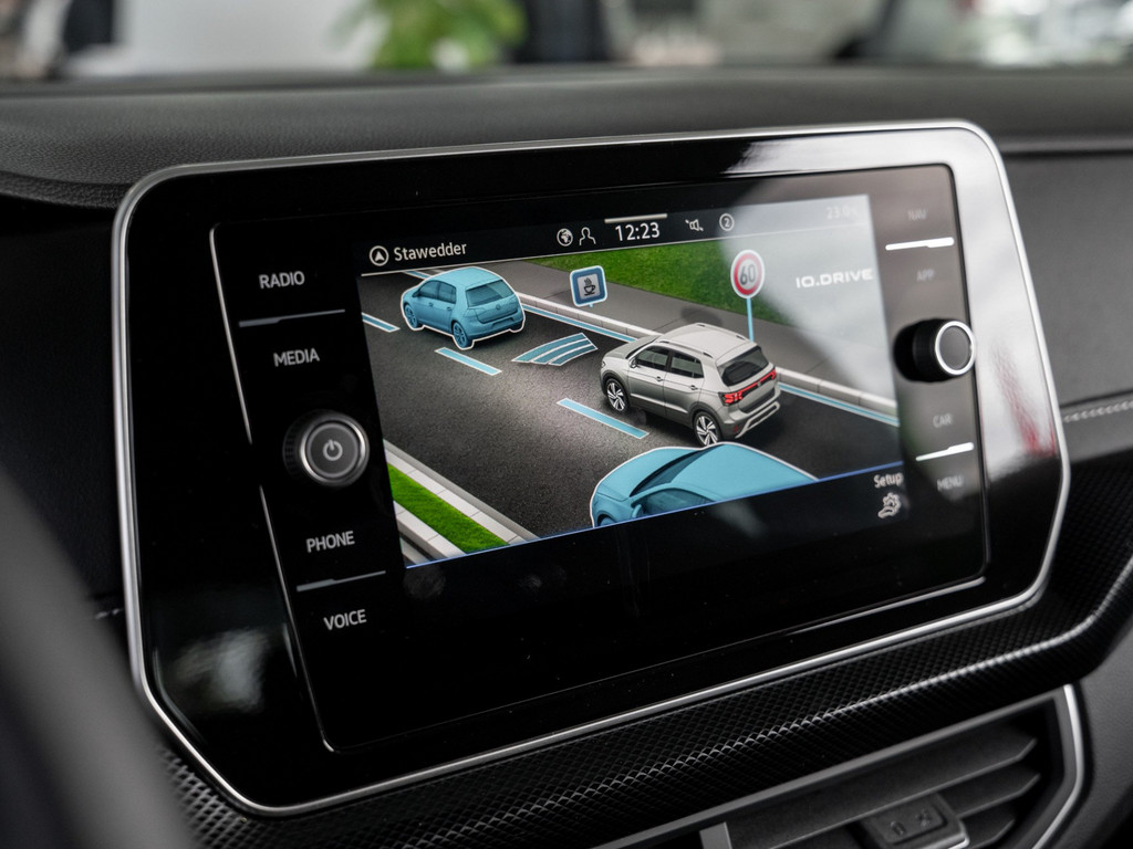 Bild 18 - T-Cross R-Line 1.0 l R-Line IQLight Kam. Navi