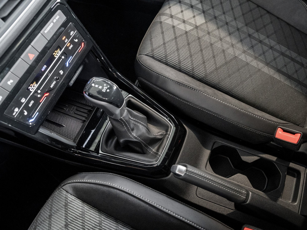 Bild 22 - T-Cross R-Line 1.0 l R-Line IQLight Kam. Navi
