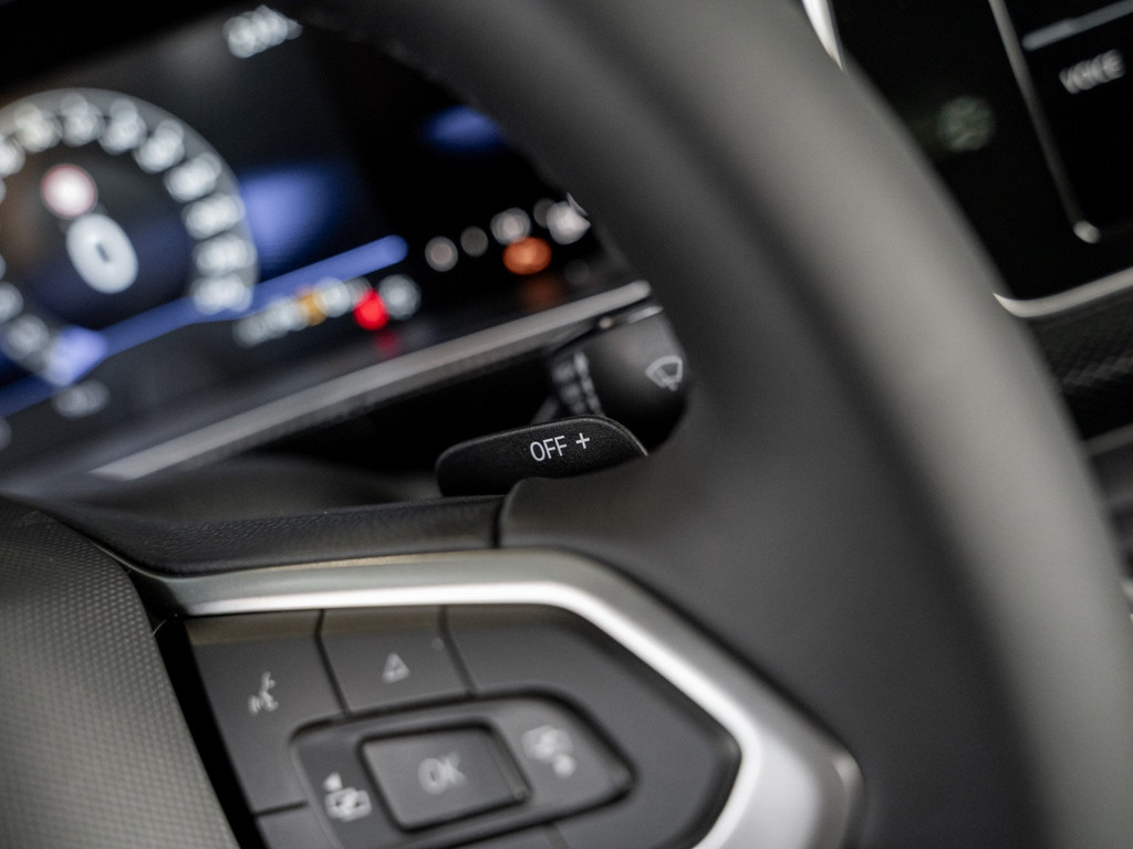 Bild 26 - T-Cross R-Line 1.0 l R-Line IQLight Kam. Navi