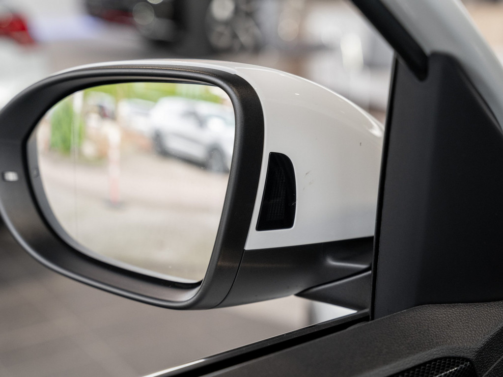 Bild 29 - T-Cross R-Line 1.0 l R-Line IQLight Kam. Navi