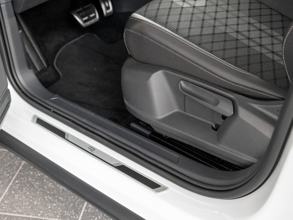 Bild 30 - T-Cross R-Line 1.0 l R-Line IQLight Kam. Navi