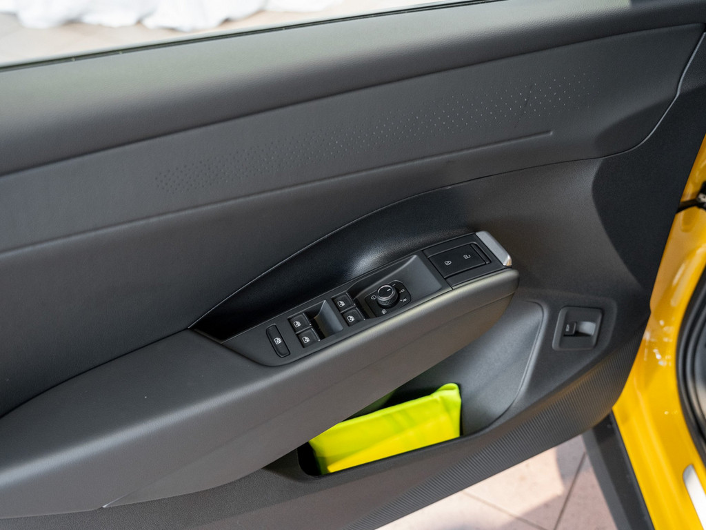 Bild 27 - T-Roc R-Line 1.5 l eTSI DSG IQLight el.Heck