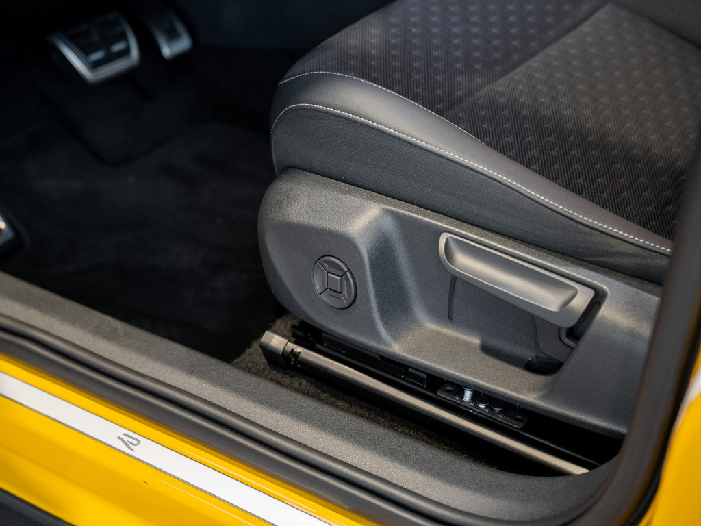 Bild 29 - T-Roc R-Line 1.5 l eTSI DSG IQLight el.Heck