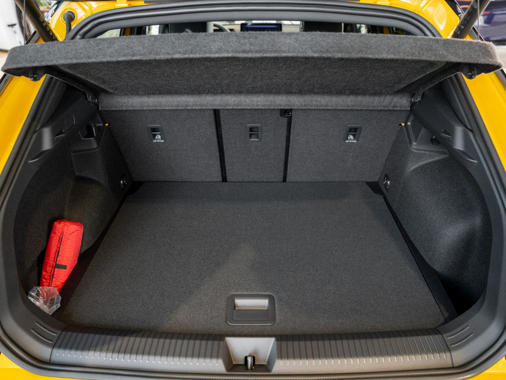 Bild 30 - T-Roc R-Line 1.5 l eTSI DSG IQLight el.Heck