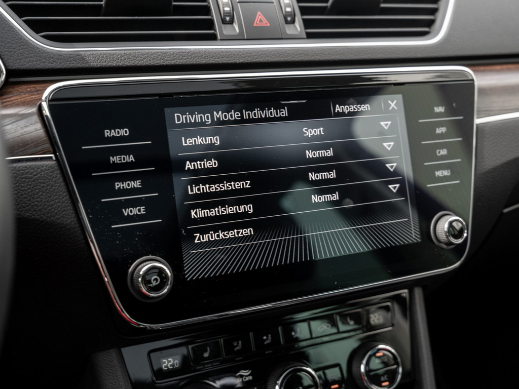 Bild 20 - SUPERB C. SCOUT 2.0 TSI DSG 4X4 AHK Kam. Pano LM