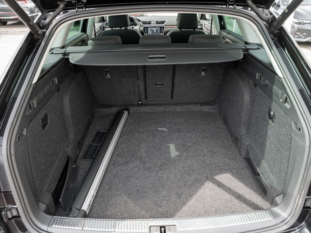 Bild 31 - SUPERB C. SCOUT 2.0 TSI DSG 4X4 AHK Kam. Pano LM