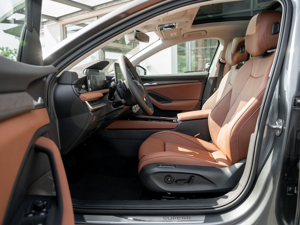 Bild 9 - Superb Combi Selection 2.0 TDI DSG AHK Kam. LM