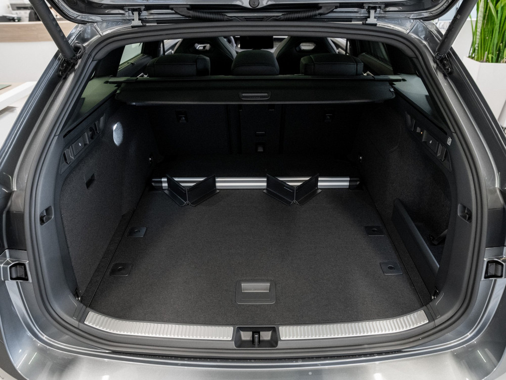 Bild 32 - Superb Combi Sportline 2.0 TDI DCC AHK Kam. LM