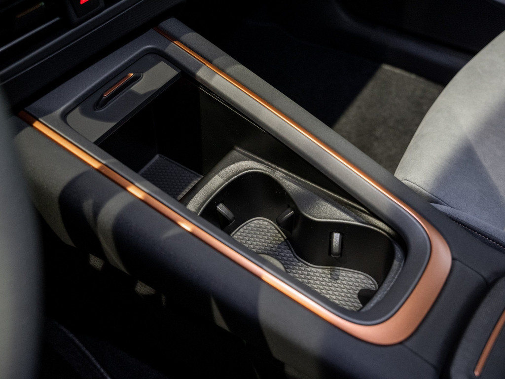 Bild 19 - Born 170 79kWh Edition Dynamic Kam. Navi 360