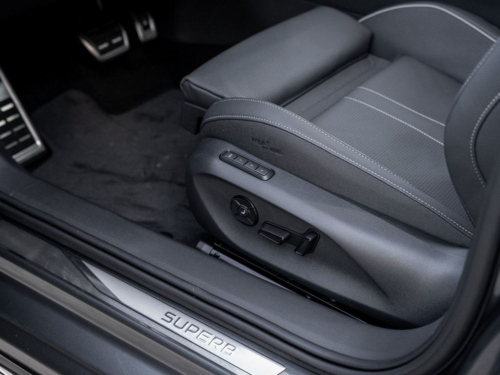 Bild 31 - Superb Combi L&K 2.0 TSI DSG DCC AHK Kam. Leder