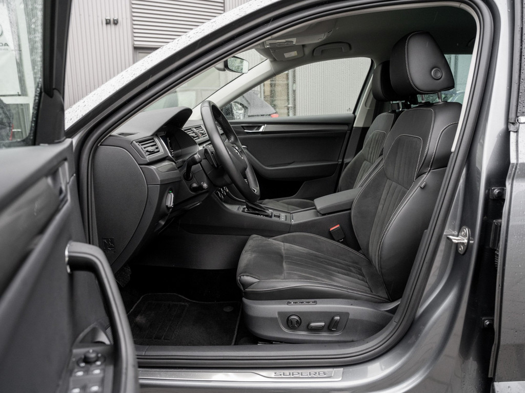 Bild 10 - SUPERB C. STYLE 2.0 TDI DSG 4X4 AHK Kam. Virtual