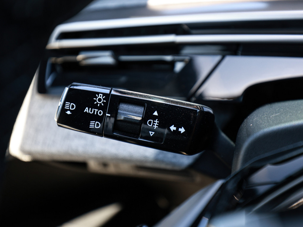 Bild 22 - 3008 Allure Hybrid 136 e-DSC6 Neues Modell