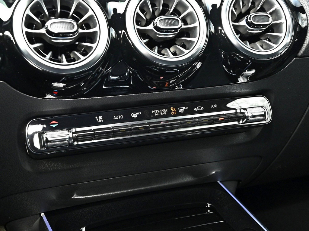 Bild 13 - GLA 200 AMG Line