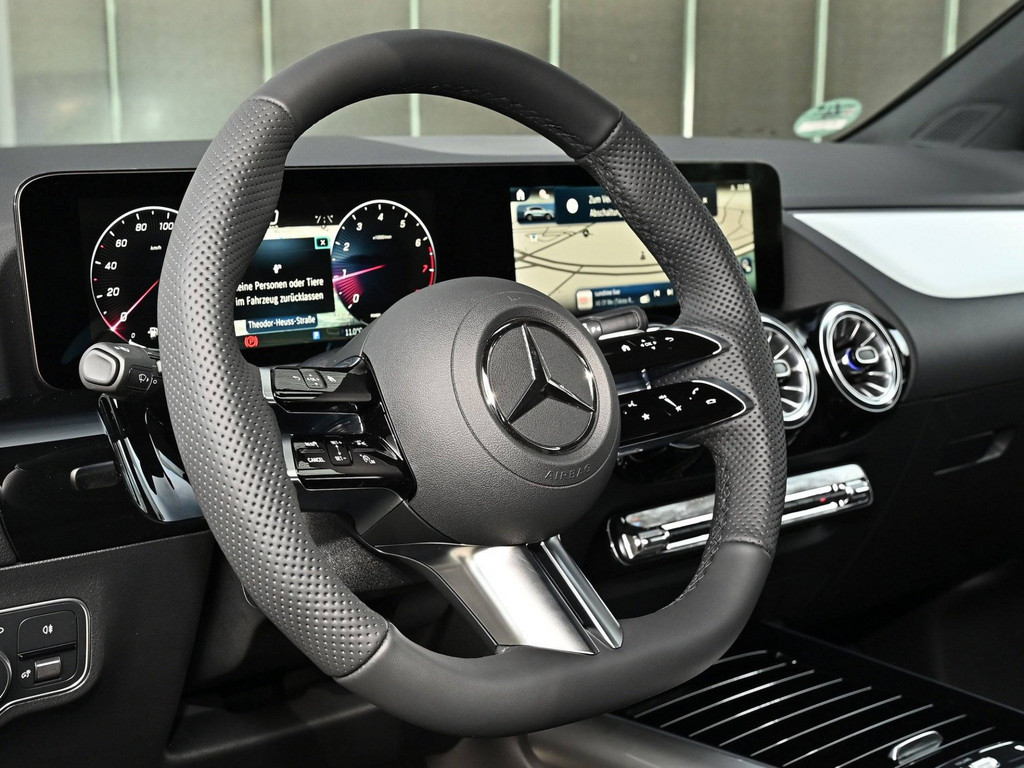 Bild 27 - GLA 200 AMG Line