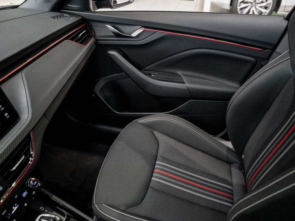 Bild 24 - Kamiq Monte Carlo 1.5 TSI DSG Pano AHK Navi ACC