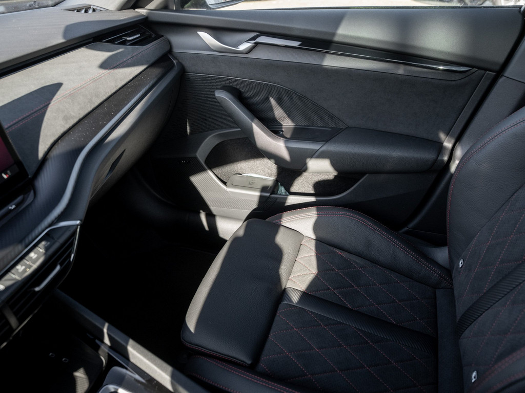 Bild 26 - Octavia Combi RS 2.0 TSI DSG AHK Navi Pano 360 LM
