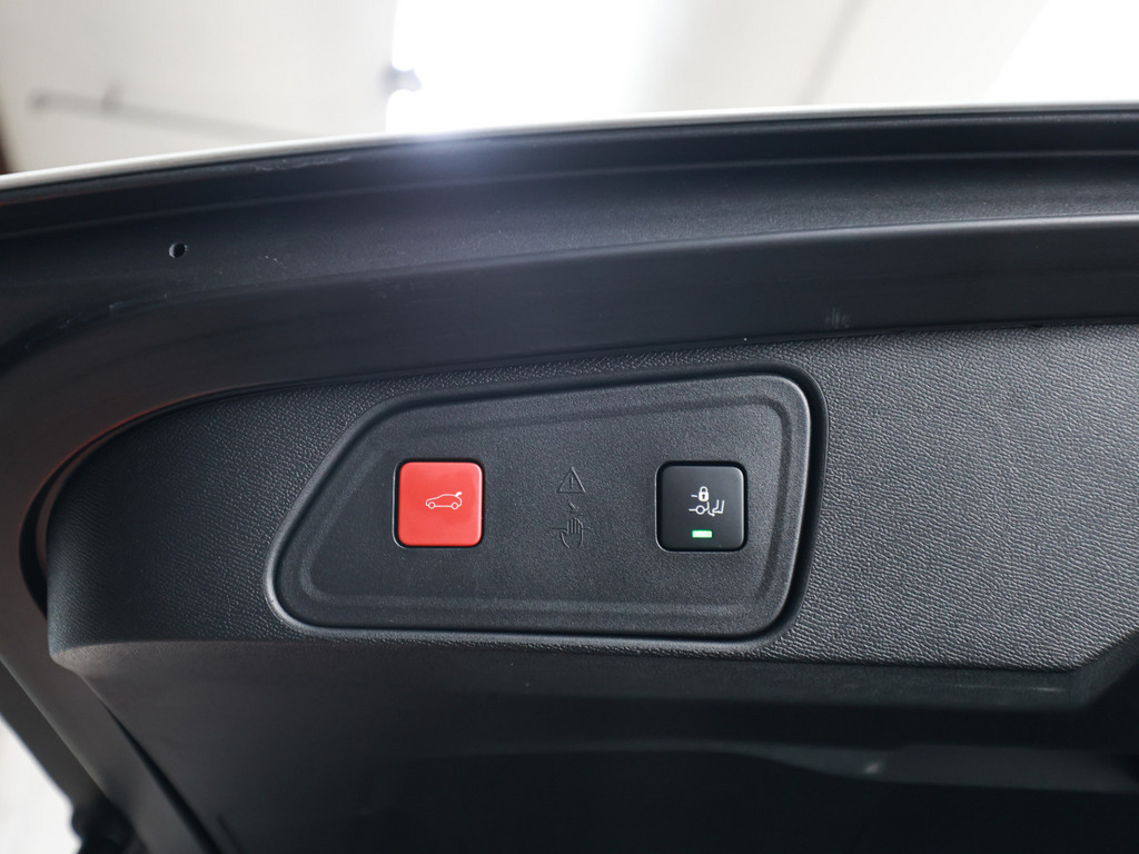 Bild 30 - 3008 GT HYBRID 136 e-DSC6