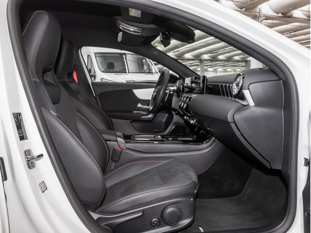 Bild 3 - A 35 AMG 4M Premium