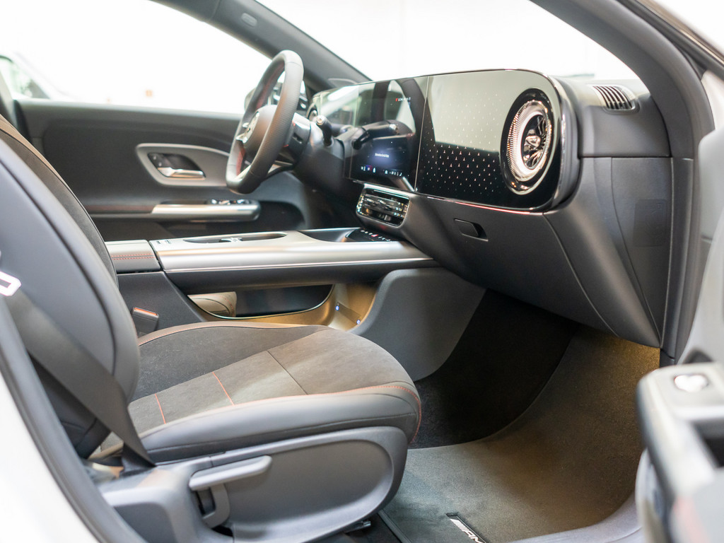 Bild 3 - CLA 180 Coupe AMG Line