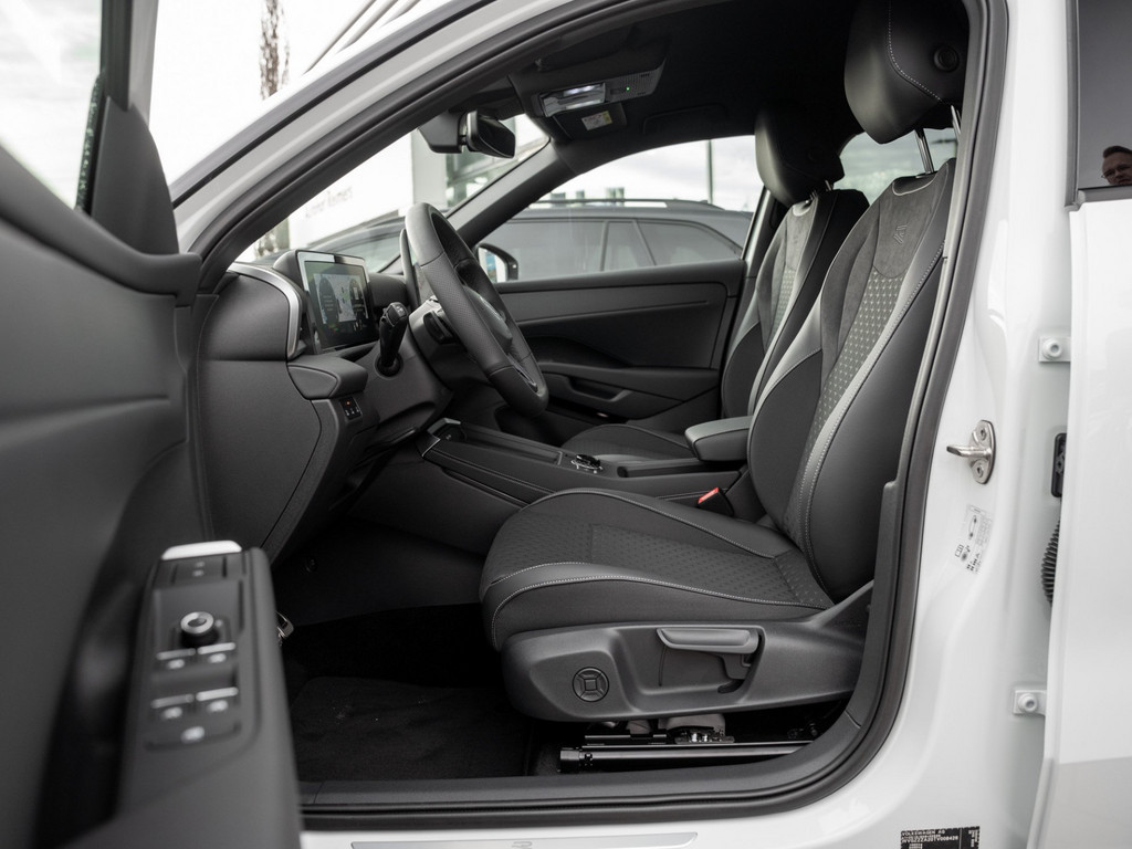 Bild 8 - T-Roc R-Line 1.5 l eTSI DSG IQLight