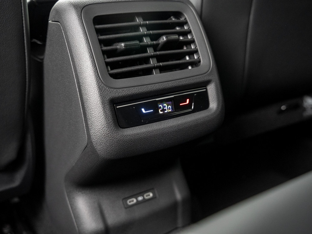 Bild 10 - T-Roc R-Line 1.5 l eTSI DSG IQLight
