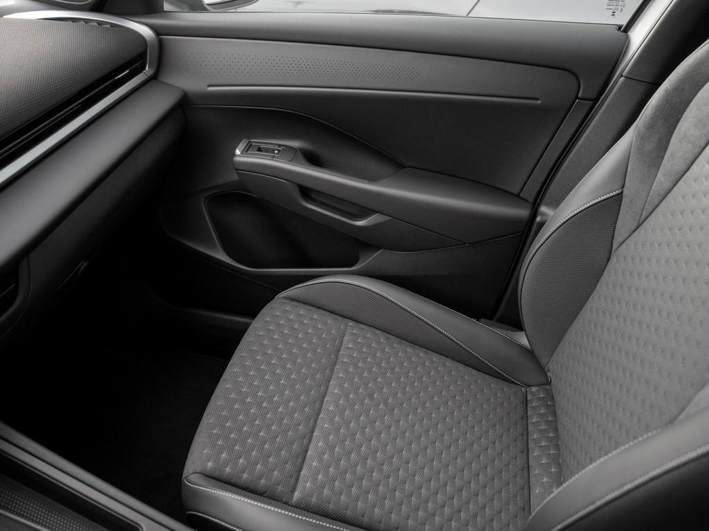 Bild 21 - T-Roc R-Line 1.5 l eTSI DSG IQLight