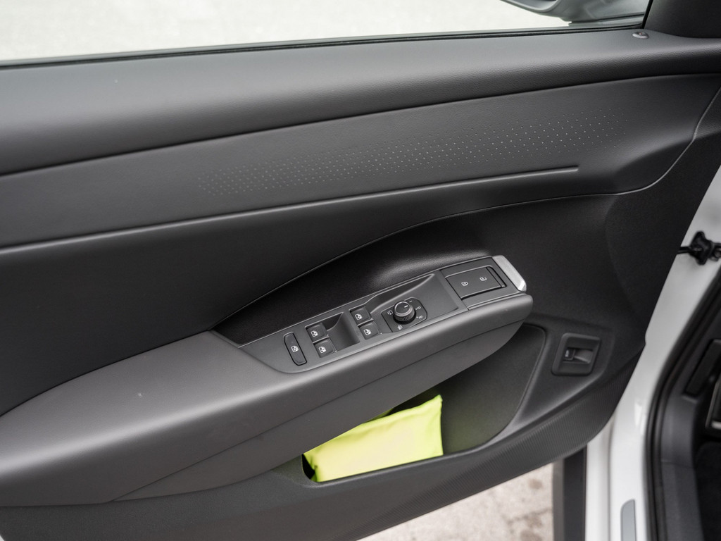 Bild 26 - T-Roc R-Line 1.5 l eTSI DSG IQLight