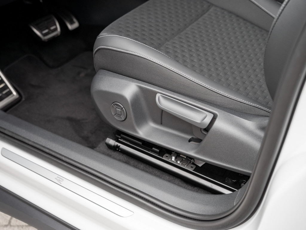 Bild 27 - T-Roc R-Line 1.5 l eTSI DSG IQLight