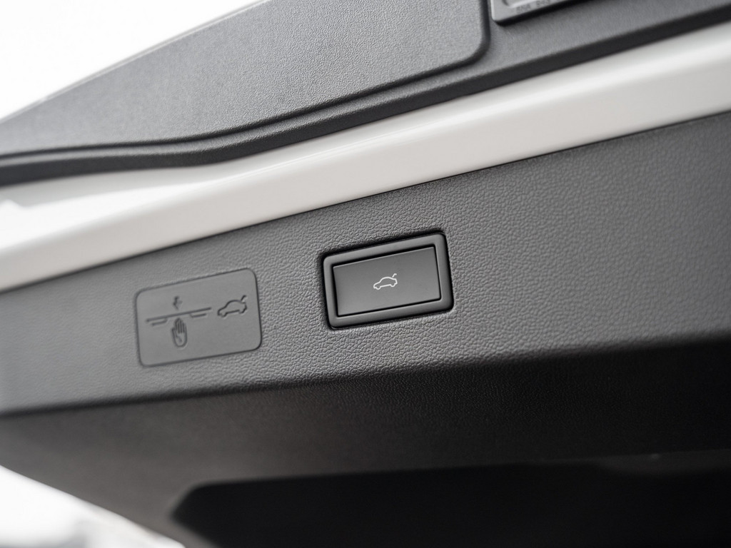 Bild 30 - T-Roc R-Line 1.5 l eTSI DSG IQLight