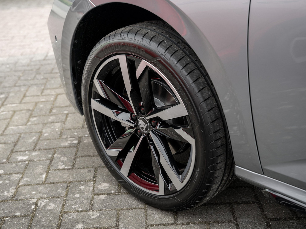 Bild 8 - Kamiq Monte Carlo 1.5 TSI DSG Pano AHK Navi ACC