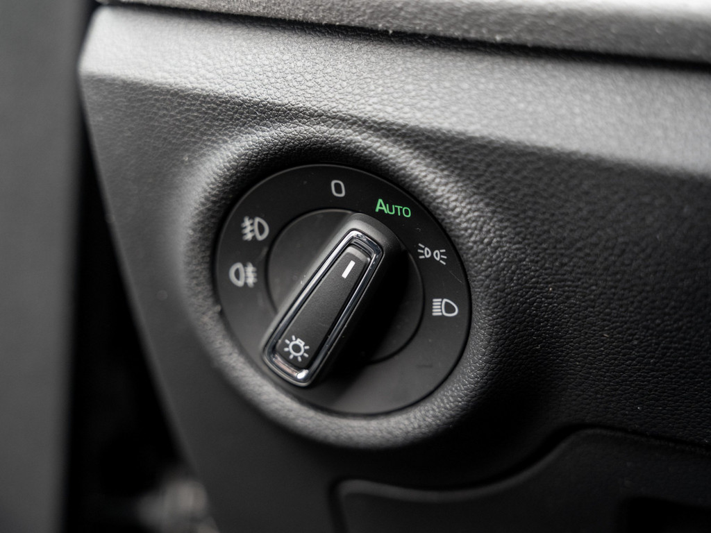 Bild 29 - Kamiq Tour 1.0 TSI DSG Pano Virtual ACC LM