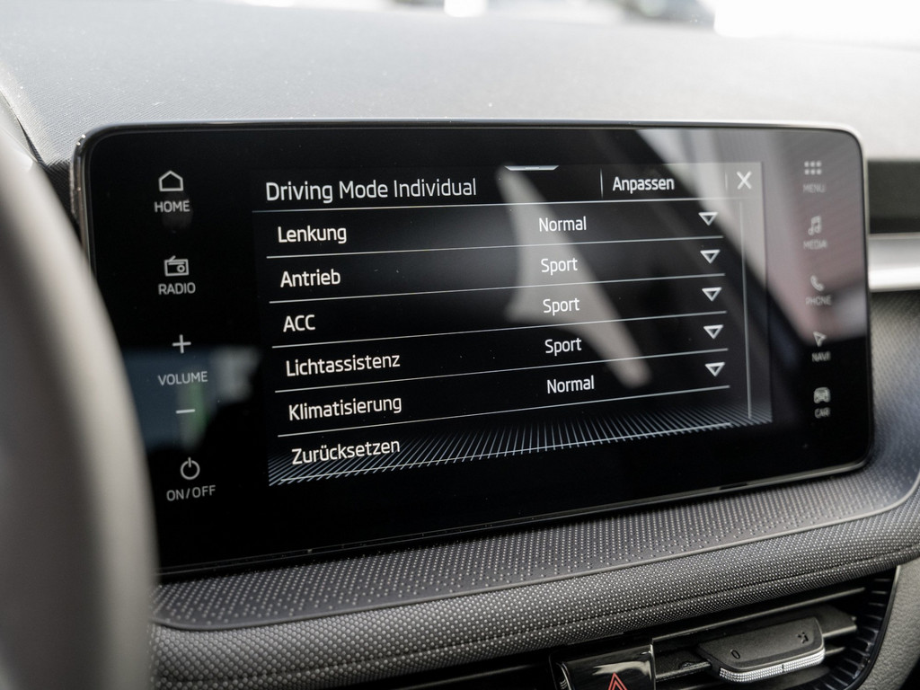 Bild 16 - FABIA TOUR 1.0 TSI DSG Kam. Navi Virtual ACC LED