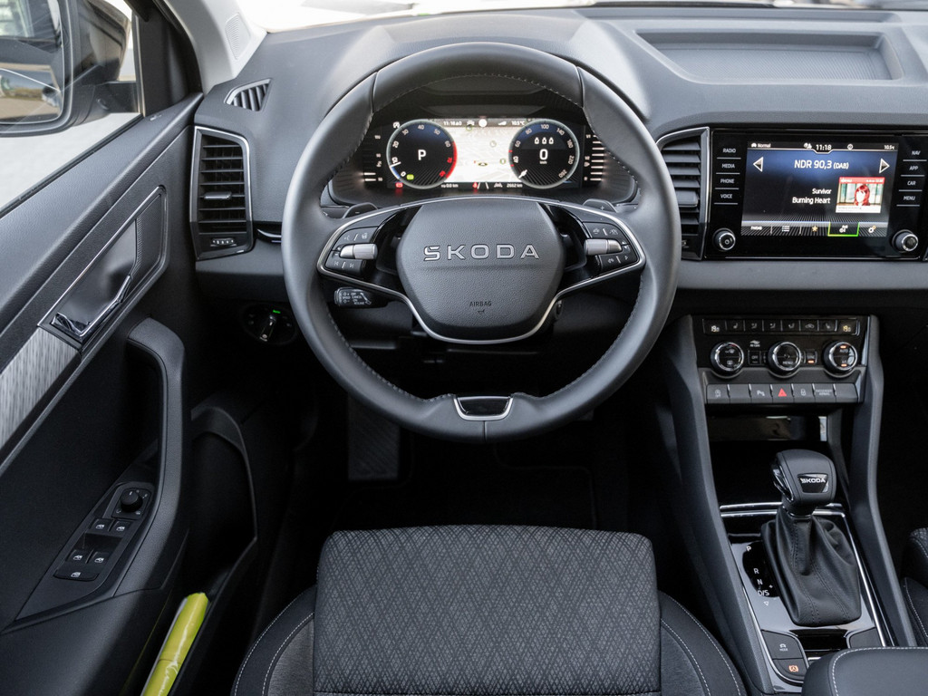 Bild 12 - Karoq Tour 1.5 TSI DSG AHK Navi Virtual ACC