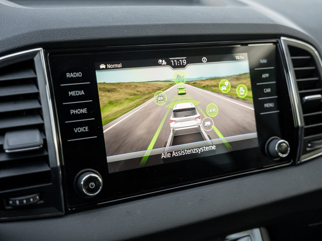 Bild 16 - Karoq Tour 1.5 TSI DSG AHK Navi Virtual ACC