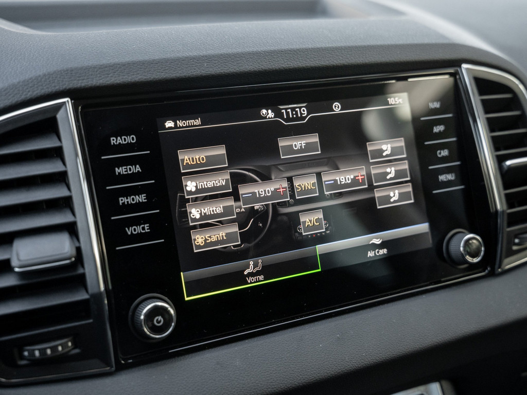 Bild 18 - Karoq Tour 1.5 TSI DSG AHK Navi Virtual ACC