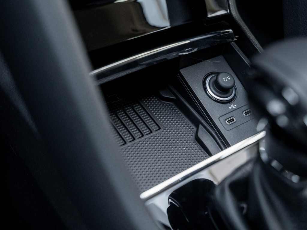 Bild 21 - Karoq Tour 1.5 TSI DSG AHK Navi Virtual ACC