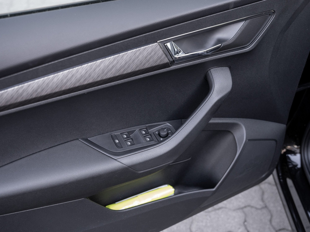 Bild 29 - Karoq Tour 1.5 TSI DSG AHK Navi Virtual ACC