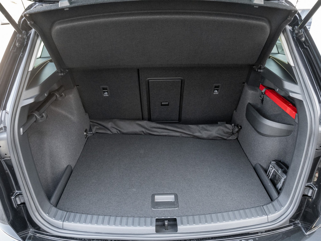 Bild 31 - Karoq Tour 1.5 TSI DSG AHK Navi Virtual ACC