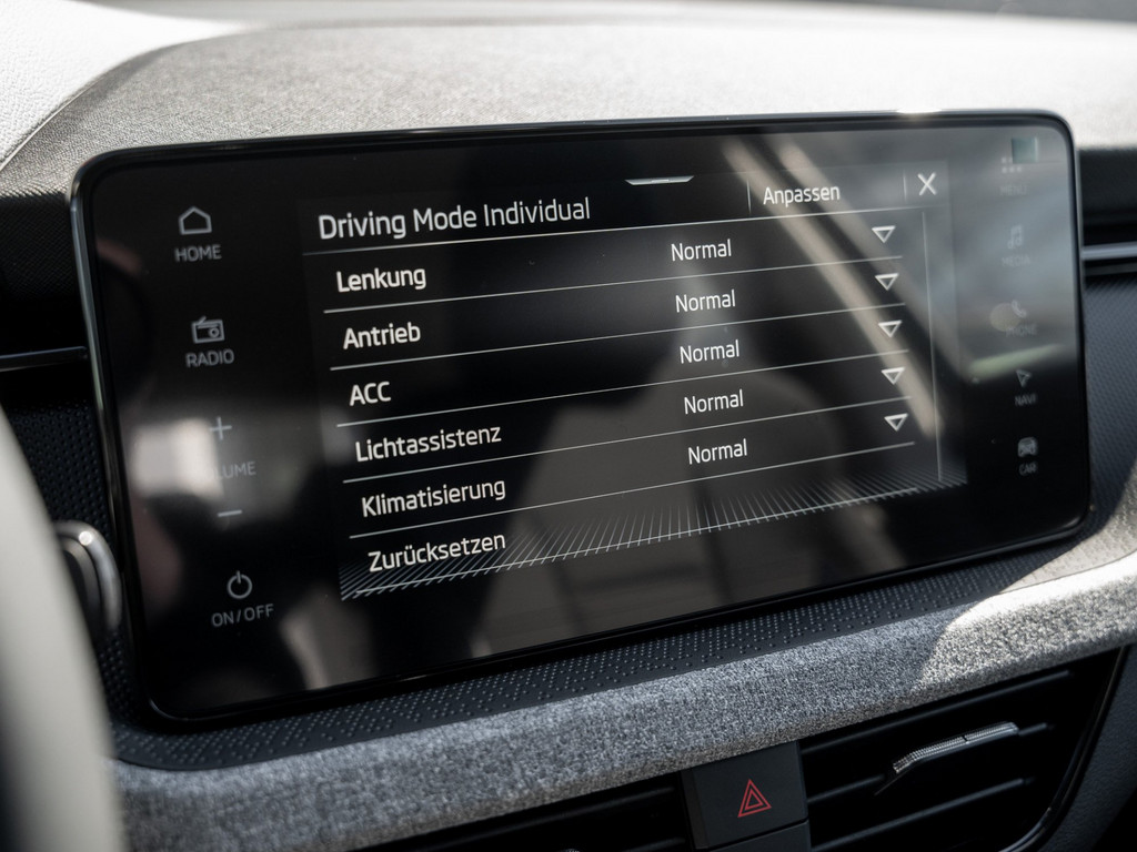 Bild 18 - Scala Tour 1.0 TSI DSG Navi Virtual ACC LED LM